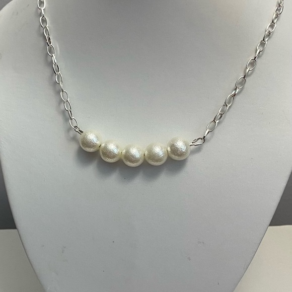 NEW Minimalist large faux pearl pendant (5 or 9 pearl) - Picture 2 of 2